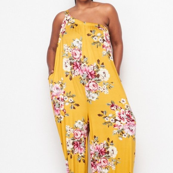 Floral print Beauty in a Jumpsuit - Picture 3 of 8